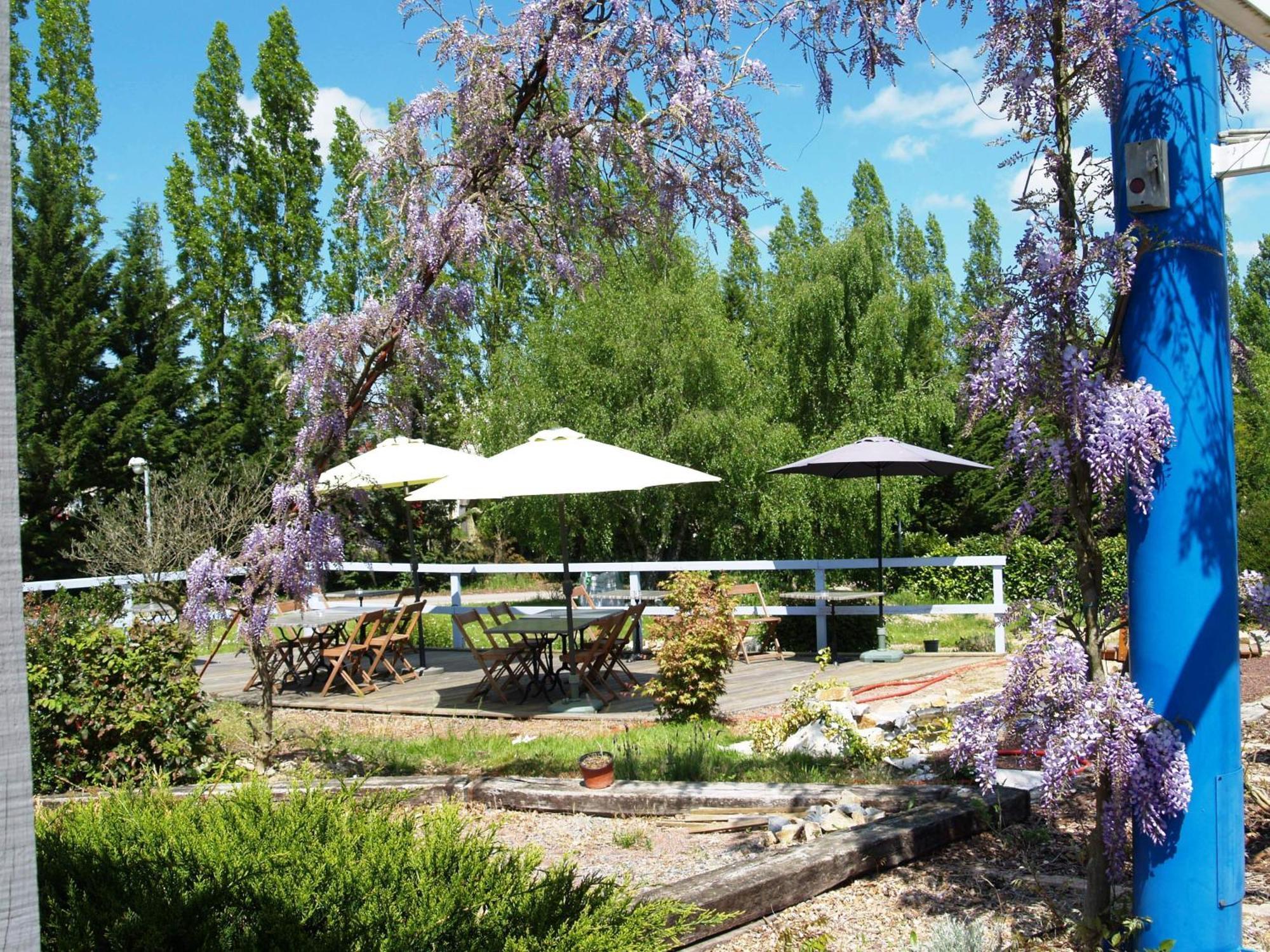 Hotel Au Relais Des Lilas Parthenay Esterno foto