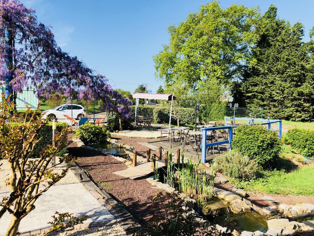 Hotel Au Relais Des Lilas Parthenay Esterno foto