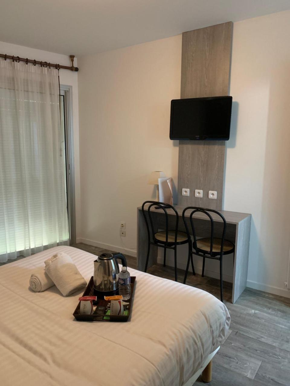 Hotel Au Relais Des Lilas Parthenay Esterno foto