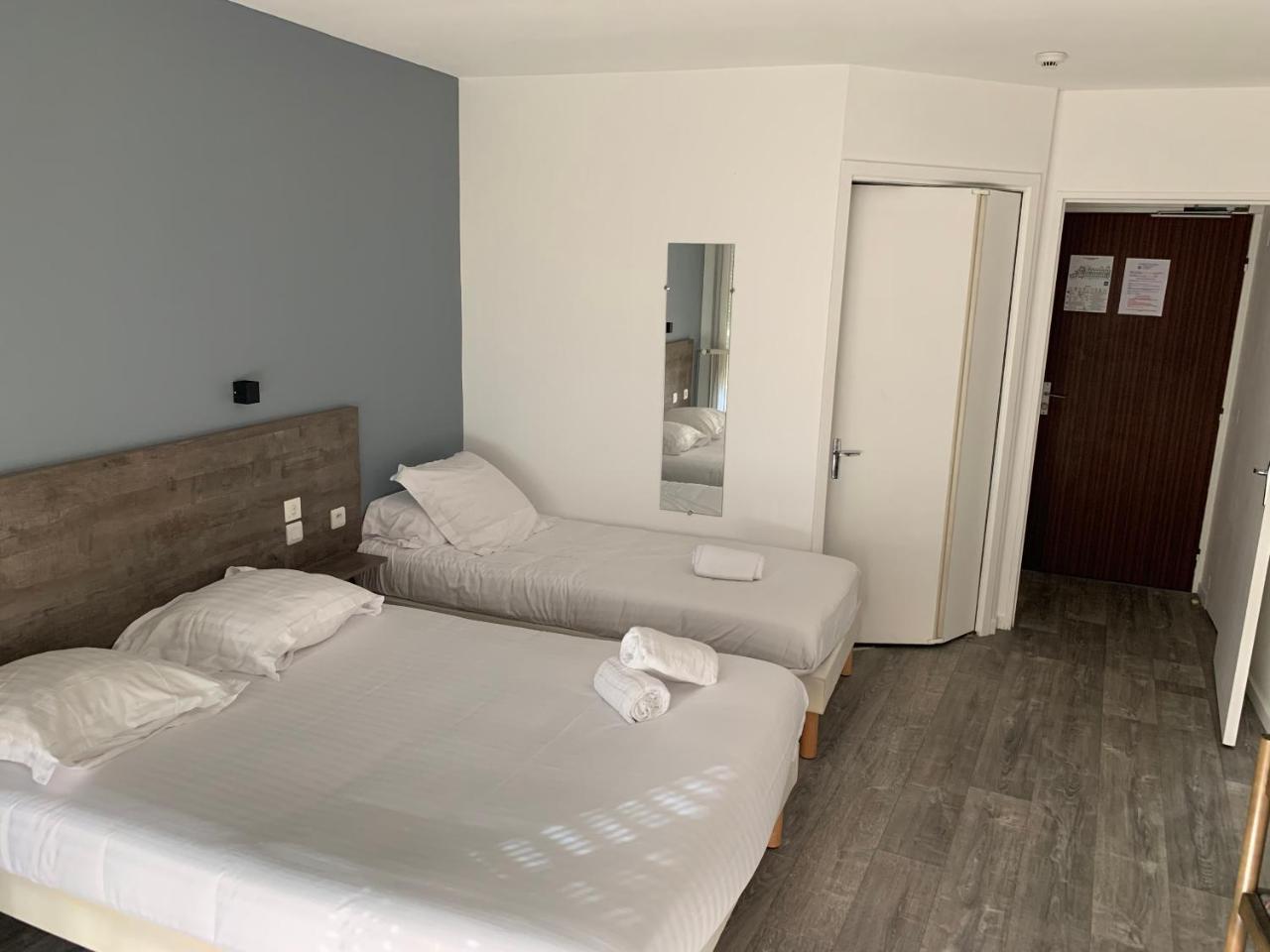 Hotel Au Relais Des Lilas Parthenay Esterno foto