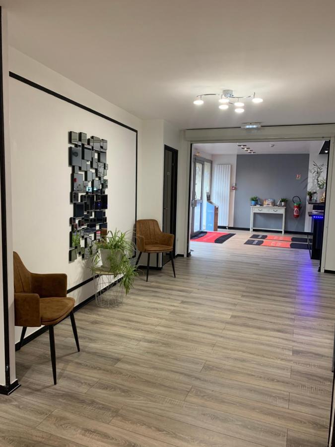Hotel Au Relais Des Lilas Parthenay Esterno foto